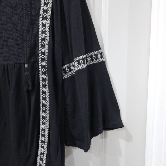 ✨️4/$20. Black White Bohemian Flowy Bell Sleeve Blouse, Embroidered Whipstitch - Picture 3 of 14